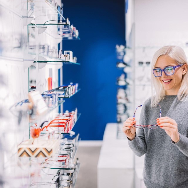 Cuidamos de tus ojos y personalizamos tu mirada